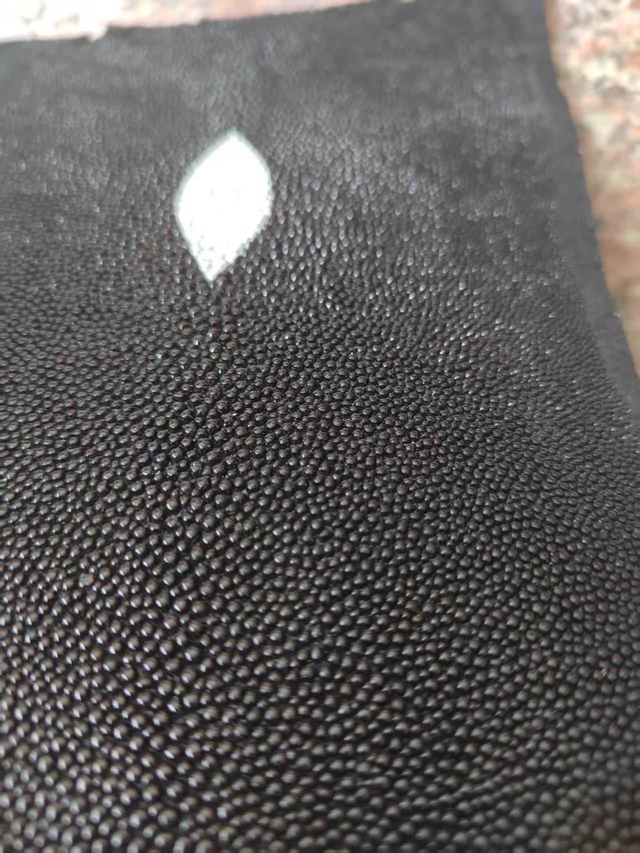 Zwarte, ongepolijste roggenlee - Leather Shoe Polish recensie en prijs